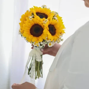 Brautstrauß Lavia mit Sonnenblumen